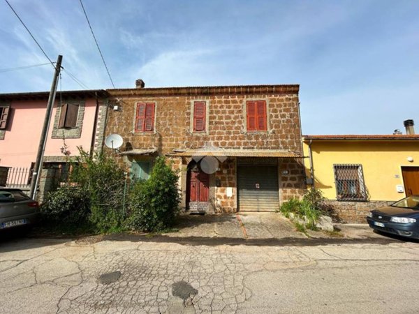 casa indipendente in vendita a Vetralla