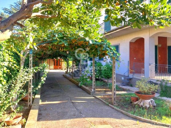 casa indipendente in vendita a Vetralla in zona Tre Croci
