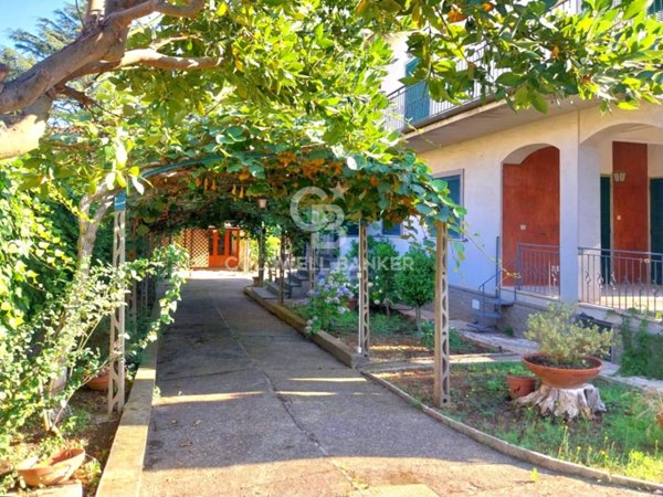 casa indipendente in vendita a Vetralla in zona Tre Croci