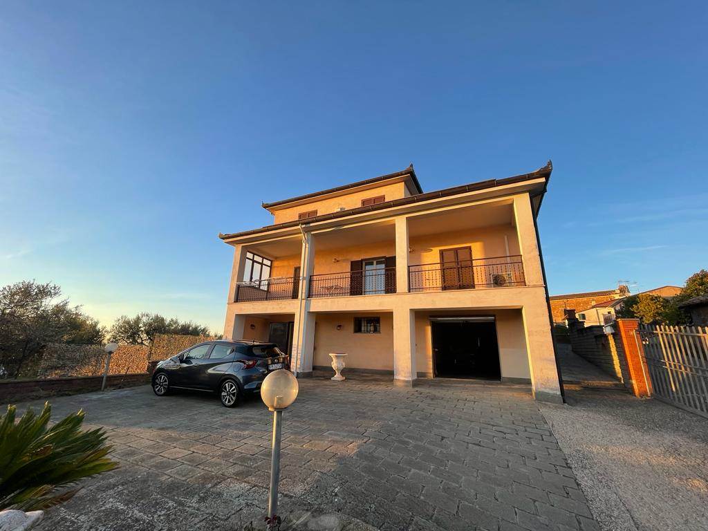 casa indipendente in vendita a Vetralla in zona Tre Croci