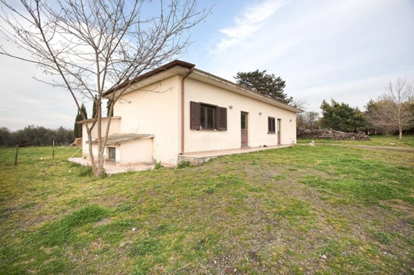 casa indipendente in vendita a Vetralla
