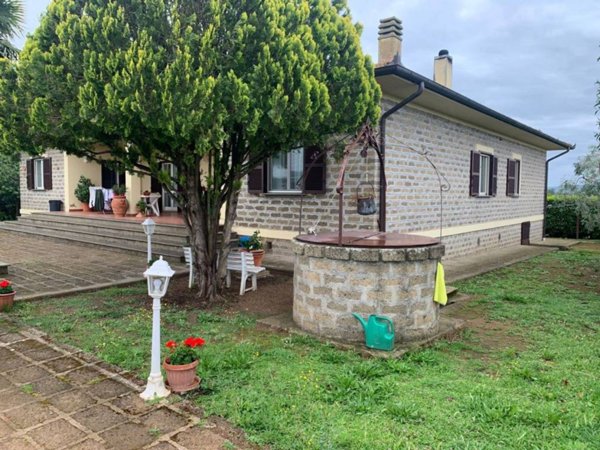 casa indipendente in vendita a Vetralla