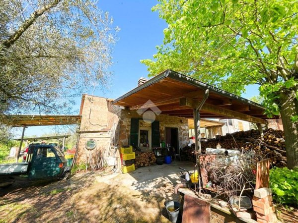 casa indipendente in vendita a Vetralla