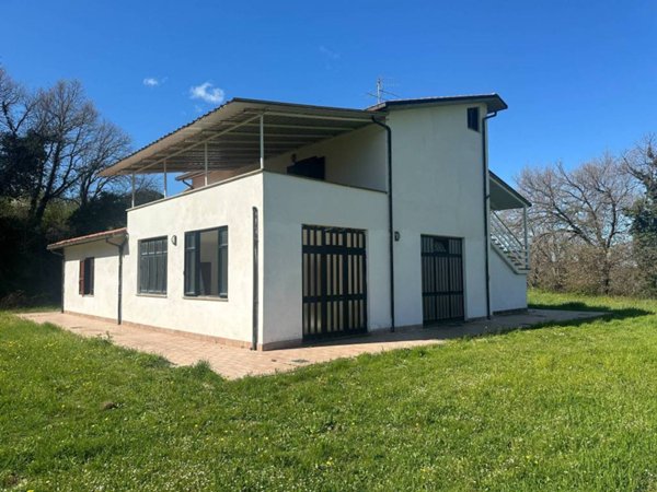 casa indipendente in vendita a Vetralla in zona Cura di Vetralla