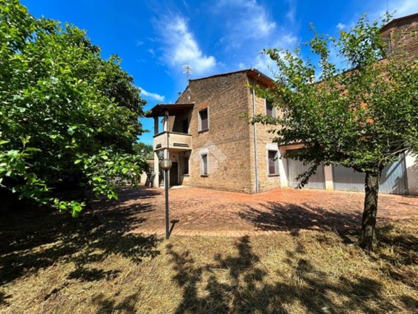 casa indipendente in vendita a Vetralla