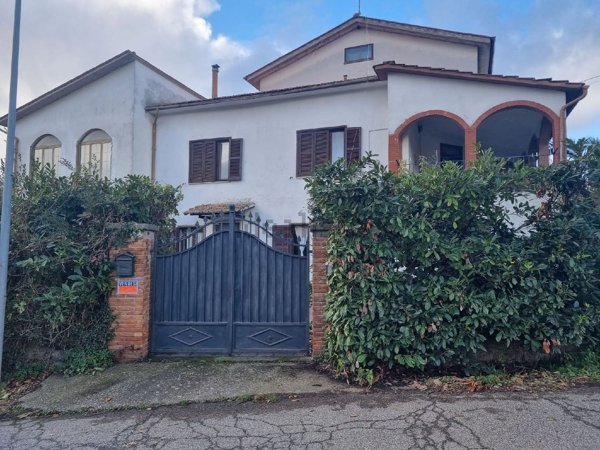 pentavano in vendita a Vetralla in zona Cura di Vetralla