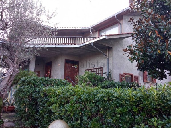 casa indipendente in vendita a Vetralla