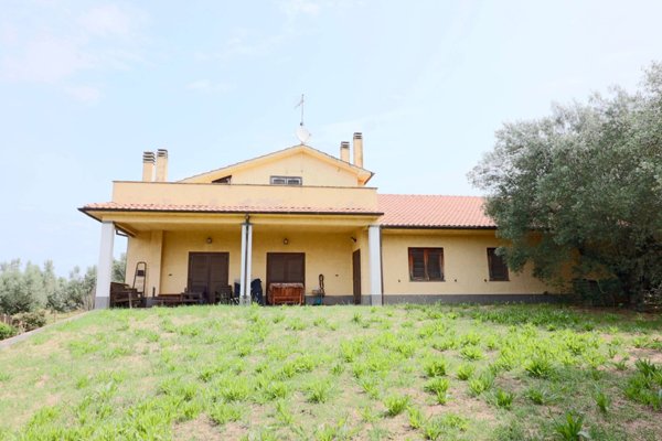 casa indipendente in vendita a Vetralla