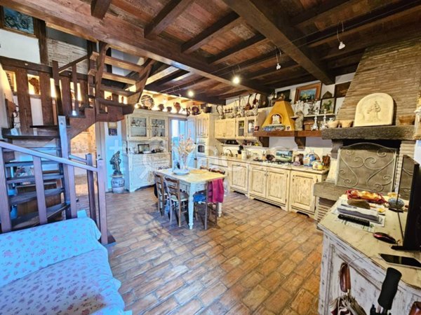 casa indipendente in vendita a Vetralla