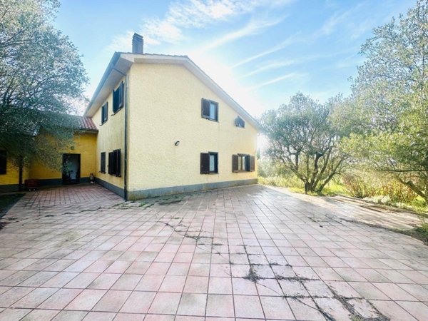 casa indipendente in vendita a Vetralla