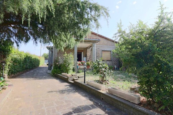casa indipendente in vendita a Vetralla