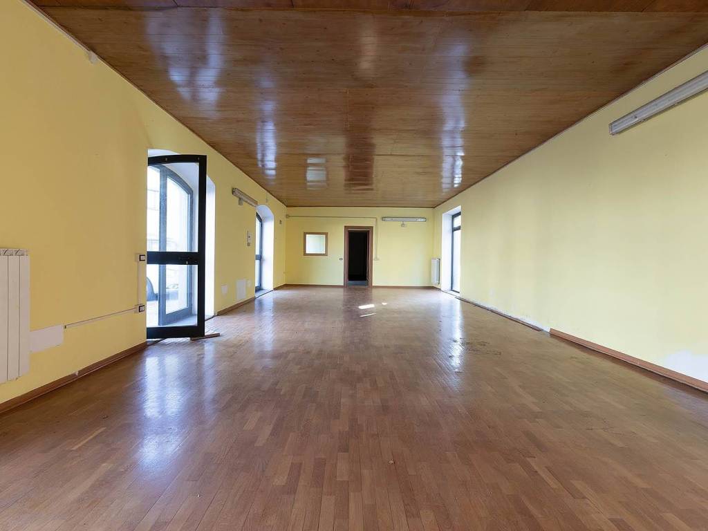 negozio in vendita a Vetralla in zona Cura di Vetralla