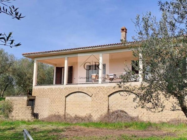casa indipendente in vendita a Vetralla