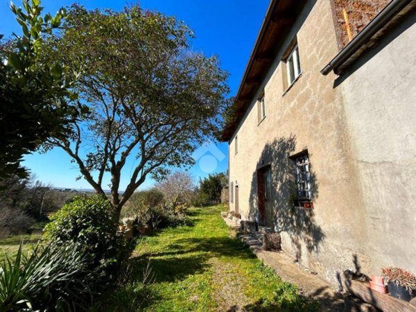 casa indipendente in vendita a Vetralla
