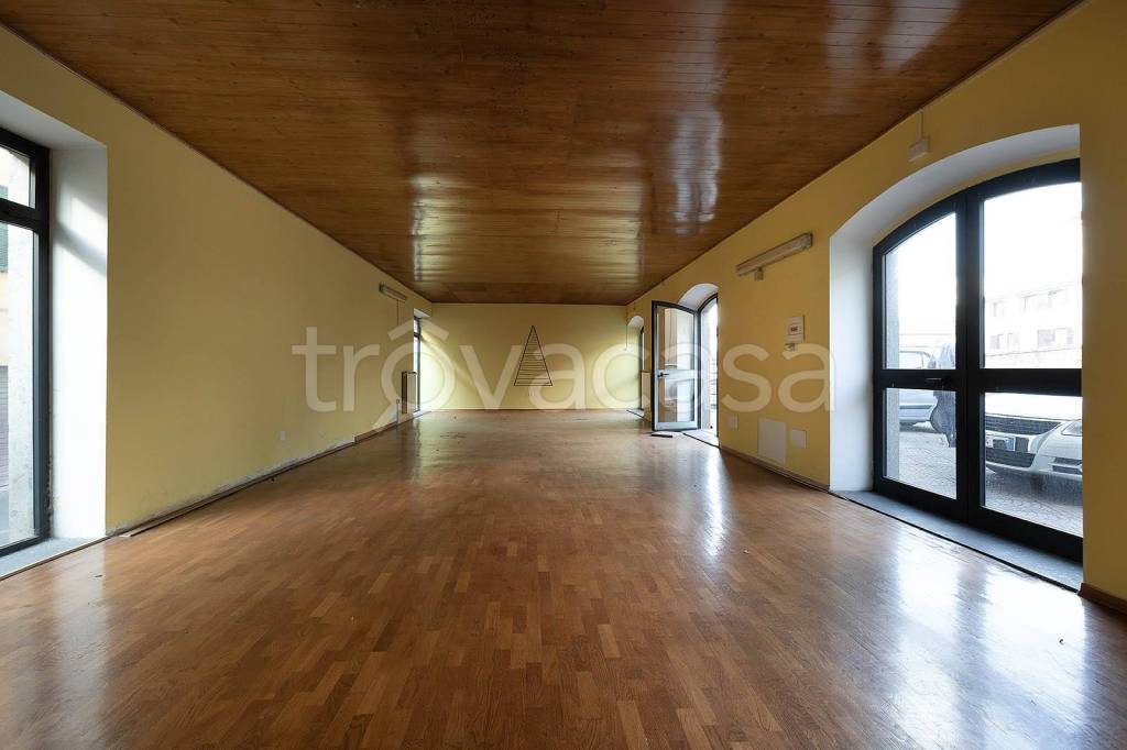 negozio in vendita a Vetralla in zona Cura di Vetralla
