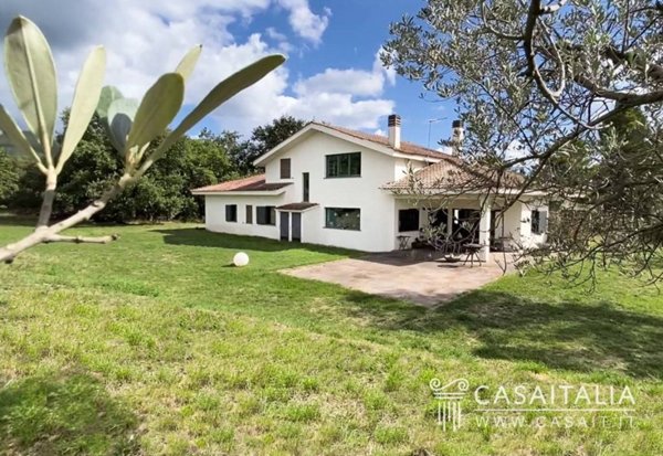 casa indipendente in vendita a Vetralla