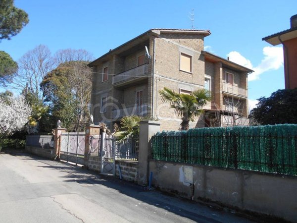 casa indipendente in vendita a Vetralla