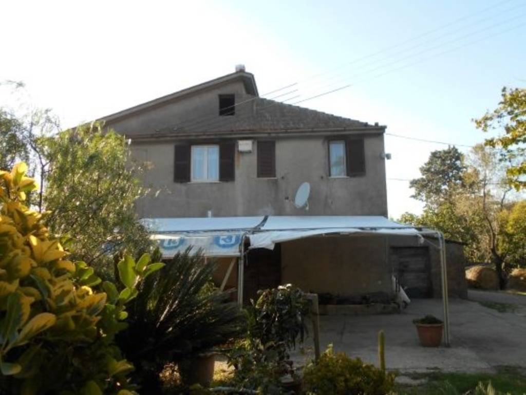 casa indipendente in vendita a Vetralla