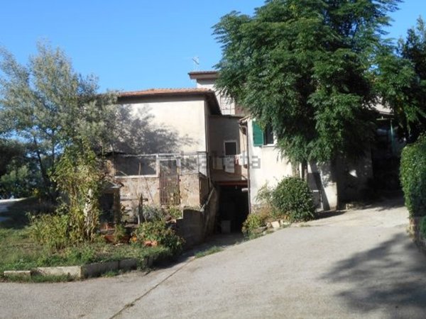 casa indipendente in vendita a Vetralla