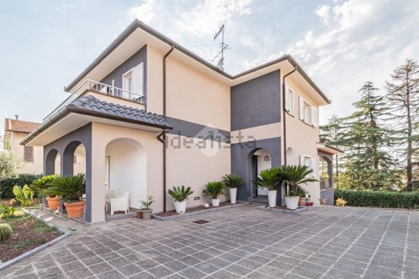 casa indipendente in vendita a Vetralla in zona Tre Croci