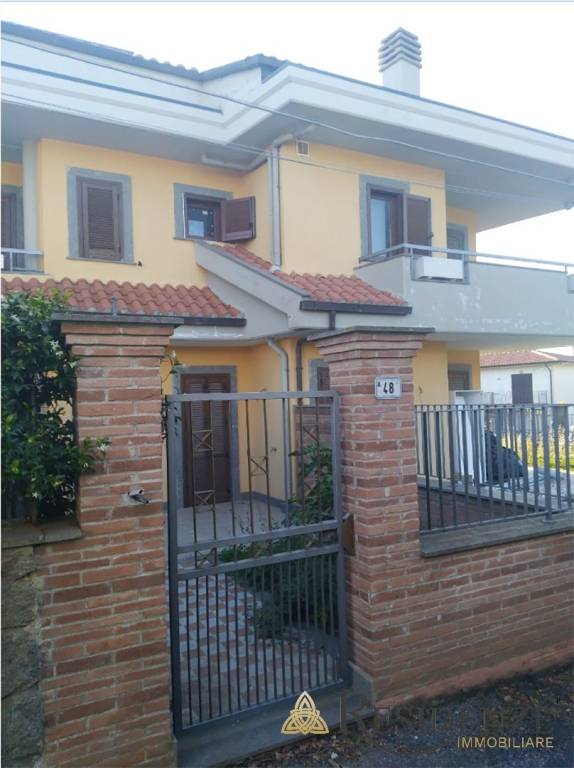 casa indipendente in vendita a Vetralla in zona Cura di Vetralla