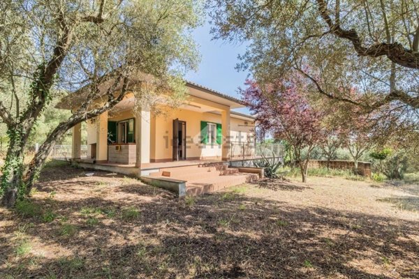 casa indipendente in vendita a Vetralla