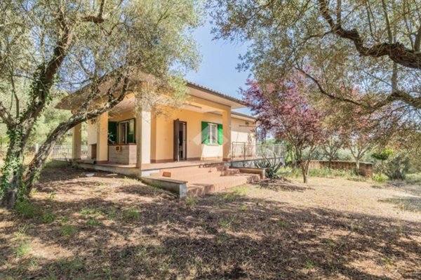 casa indipendente in vendita a Vetralla