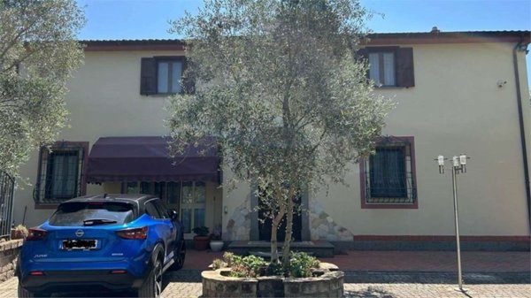 casa indipendente in vendita a Vetralla