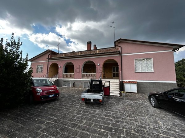 casa indipendente in vendita a Vetralla
