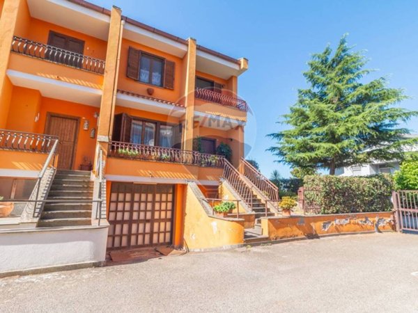 casa indipendente in vendita a Vetralla