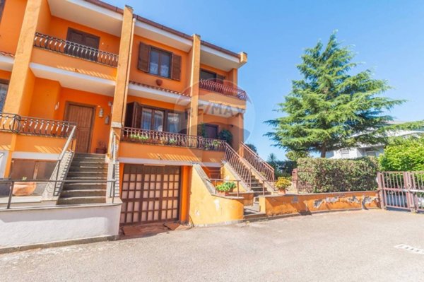 casa indipendente in vendita a Vetralla