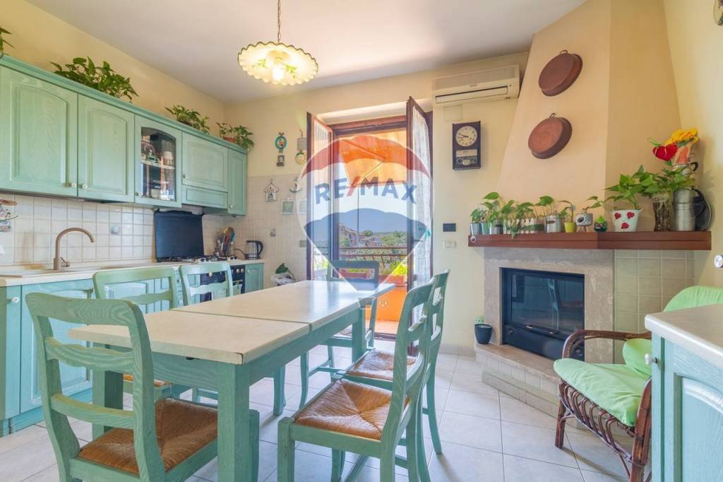 casa indipendente in vendita a Vetralla