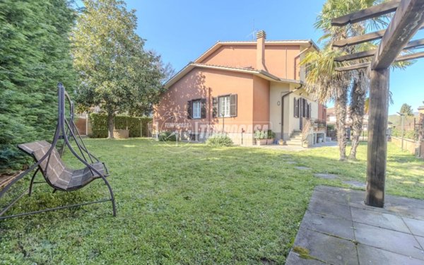 casa indipendente in vendita a Vetralla