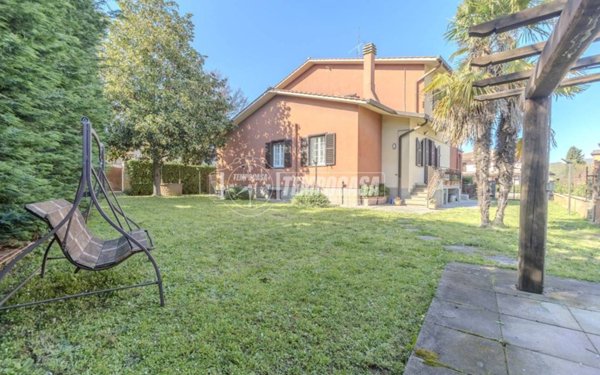 casa indipendente in vendita a Vetralla