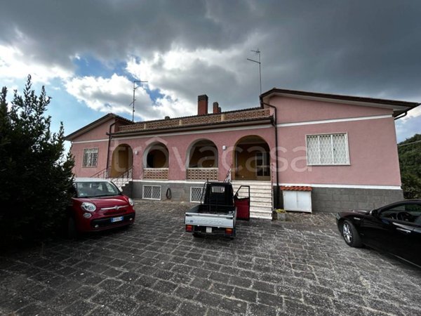 casa indipendente in vendita a Vetralla in zona Cura di Vetralla