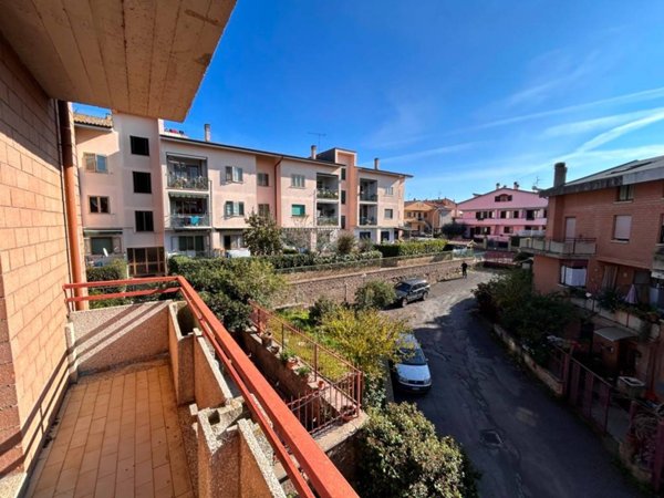 appartamento in vendita a Vetralla in zona Cura di Vetralla