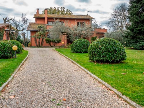 casa indipendente in vendita a Vetralla in zona Cura di Vetralla