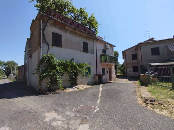 casa indipendente in vendita a Vetralla