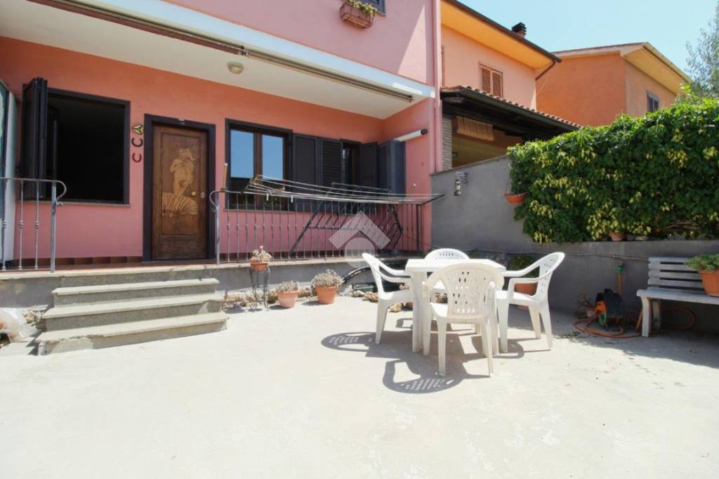 casa indipendente in vendita a Vetralla