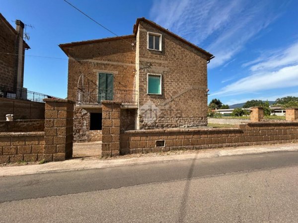 casa indipendente in vendita a Vetralla