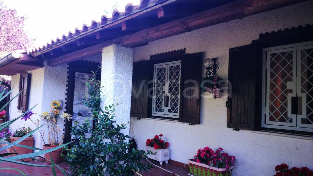 casa indipendente in vendita a Vetralla