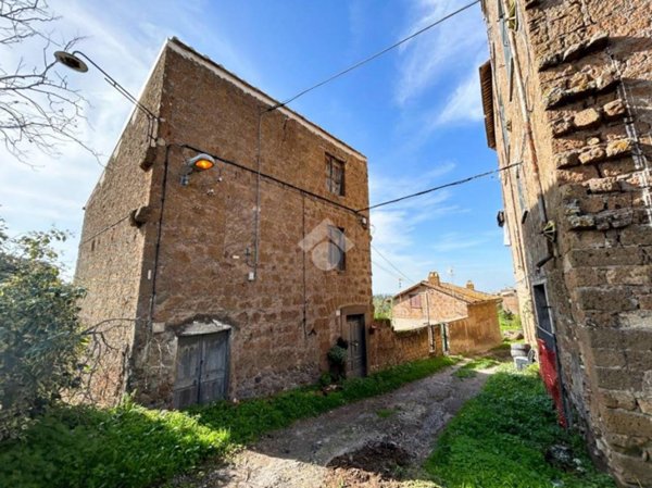 casa semindipendente in vendita a Vetralla