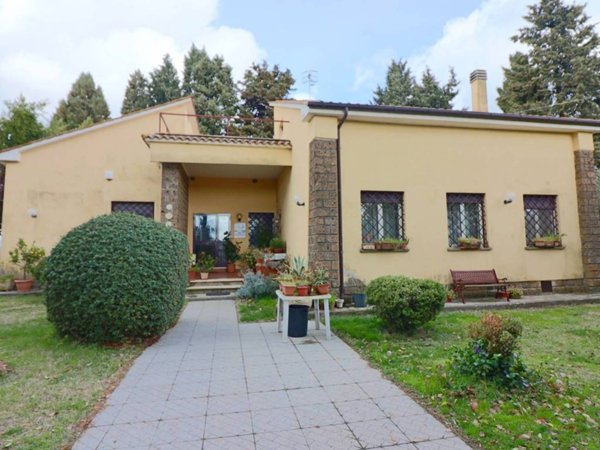 casa indipendente in vendita a Vetralla
