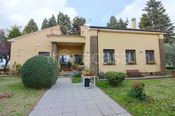 casa indipendente in vendita a Vetralla