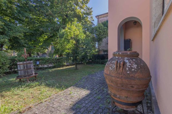 casa indipendente in vendita a Vetralla in zona Cura di Vetralla