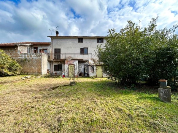 casa indipendente in vendita a Vetralla