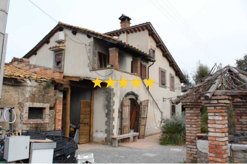 casa indipendente in vendita a Vetralla