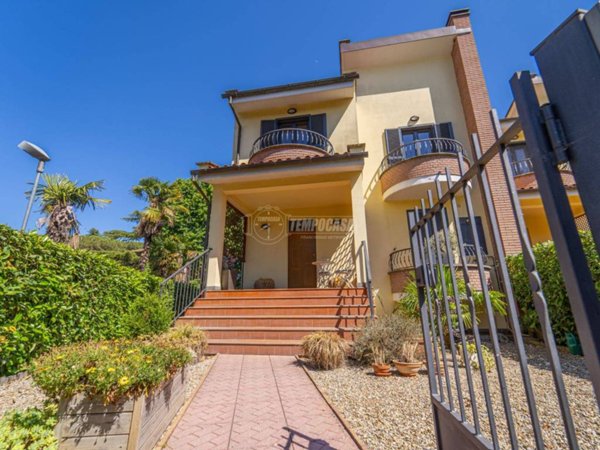 casa indipendente in vendita a Vetralla in zona Cura di Vetralla