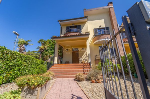 casa indipendente in vendita a Vetralla in zona Cura di Vetralla