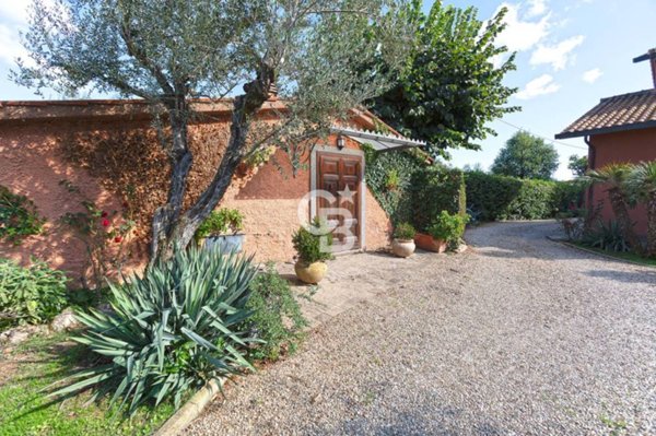 casa indipendente in vendita a Vetralla in zona Cura di Vetralla